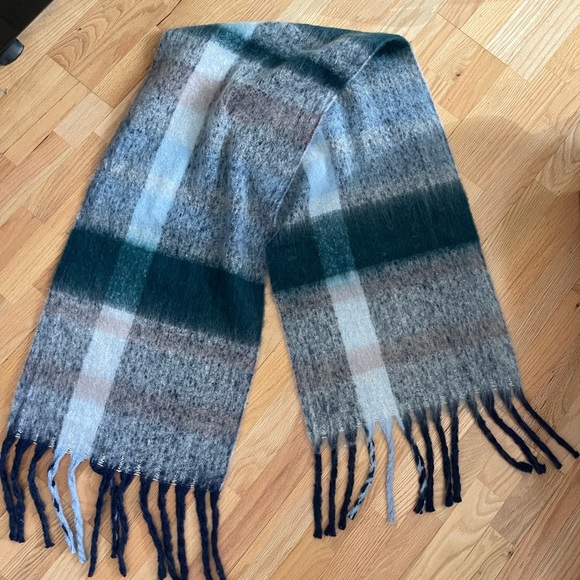 NWT Plaid Scarf, Oversized, soft, green and blue OS - Picture 4 of 8